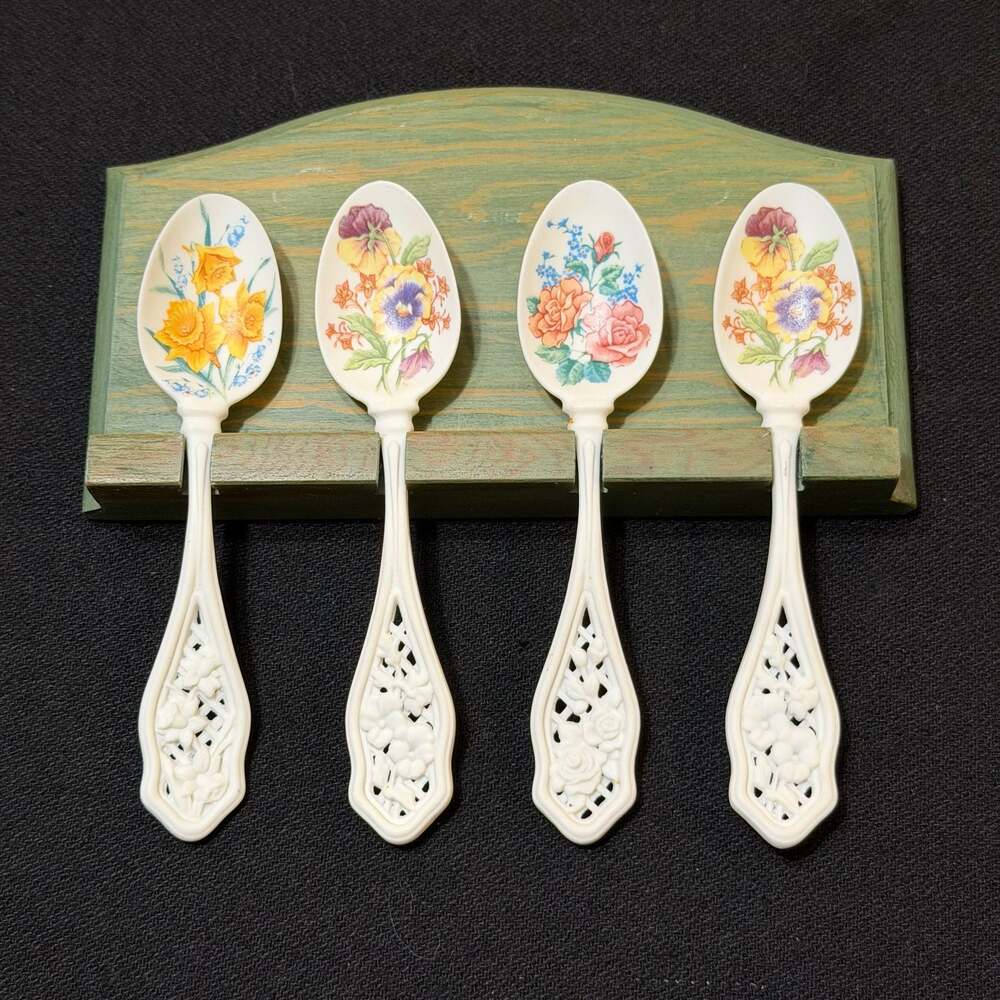 1988/1989 Avon American Favorites Porcelain Floral Spoon Collection w/ Wood Rack